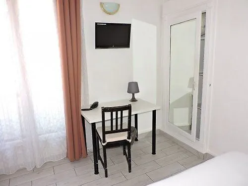 **  Hotel Montana Paris Lafayette Francie