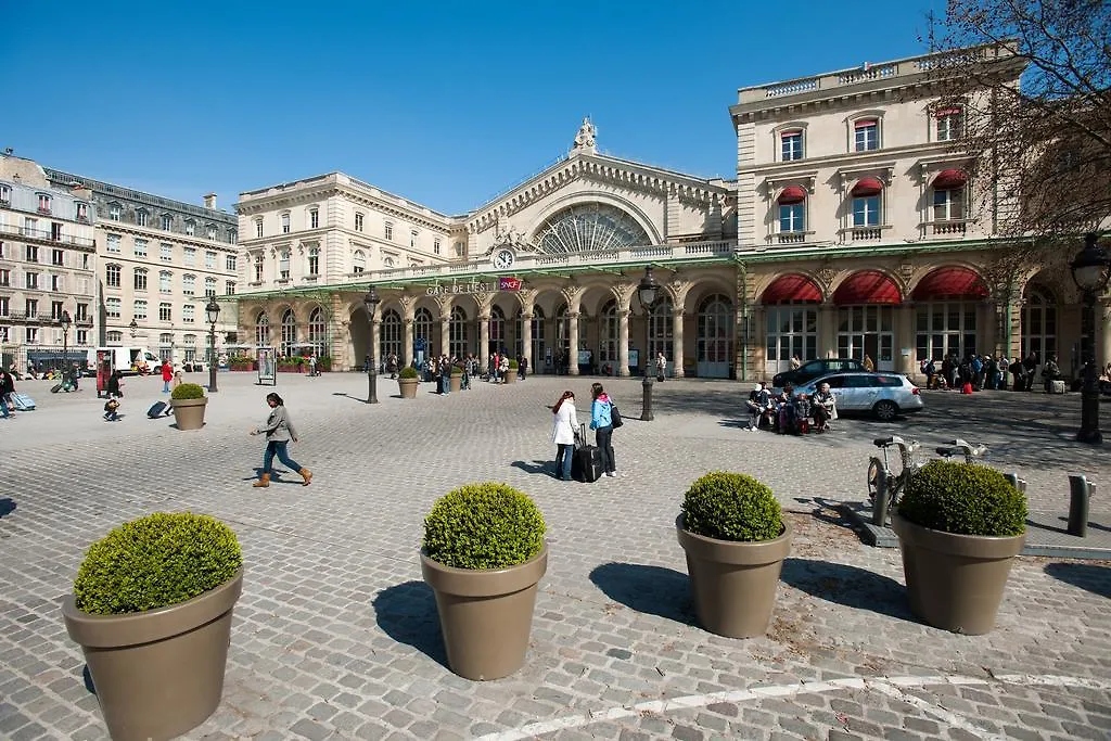 **  Hotel Montana Paris Lafayette France